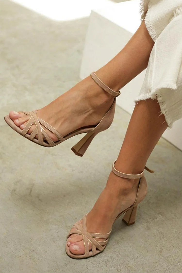 SANDAL EN TALON AVEC BRIDES CROISÉES