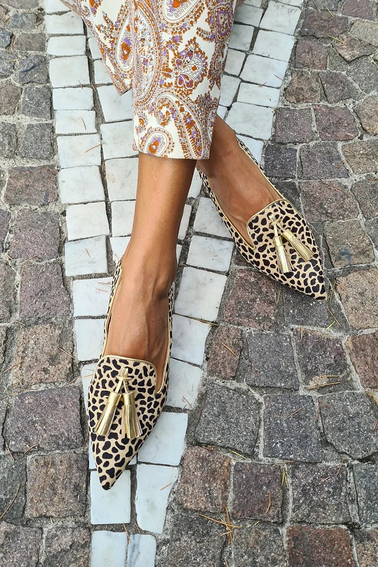 MOCASSINS À POINTE AVEC POMPONS