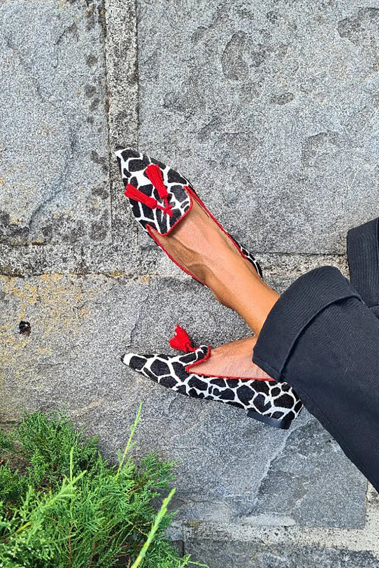 MOCASSINS AVEC IMPRIMÉ ANIMAL ET FRANGES ROUGES