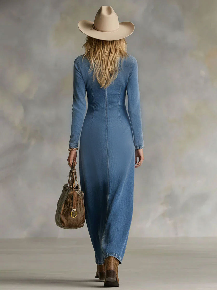 Agape | Robe maxi en denim à manches longues, décolleté en V et bouton unique avec fente latérale
