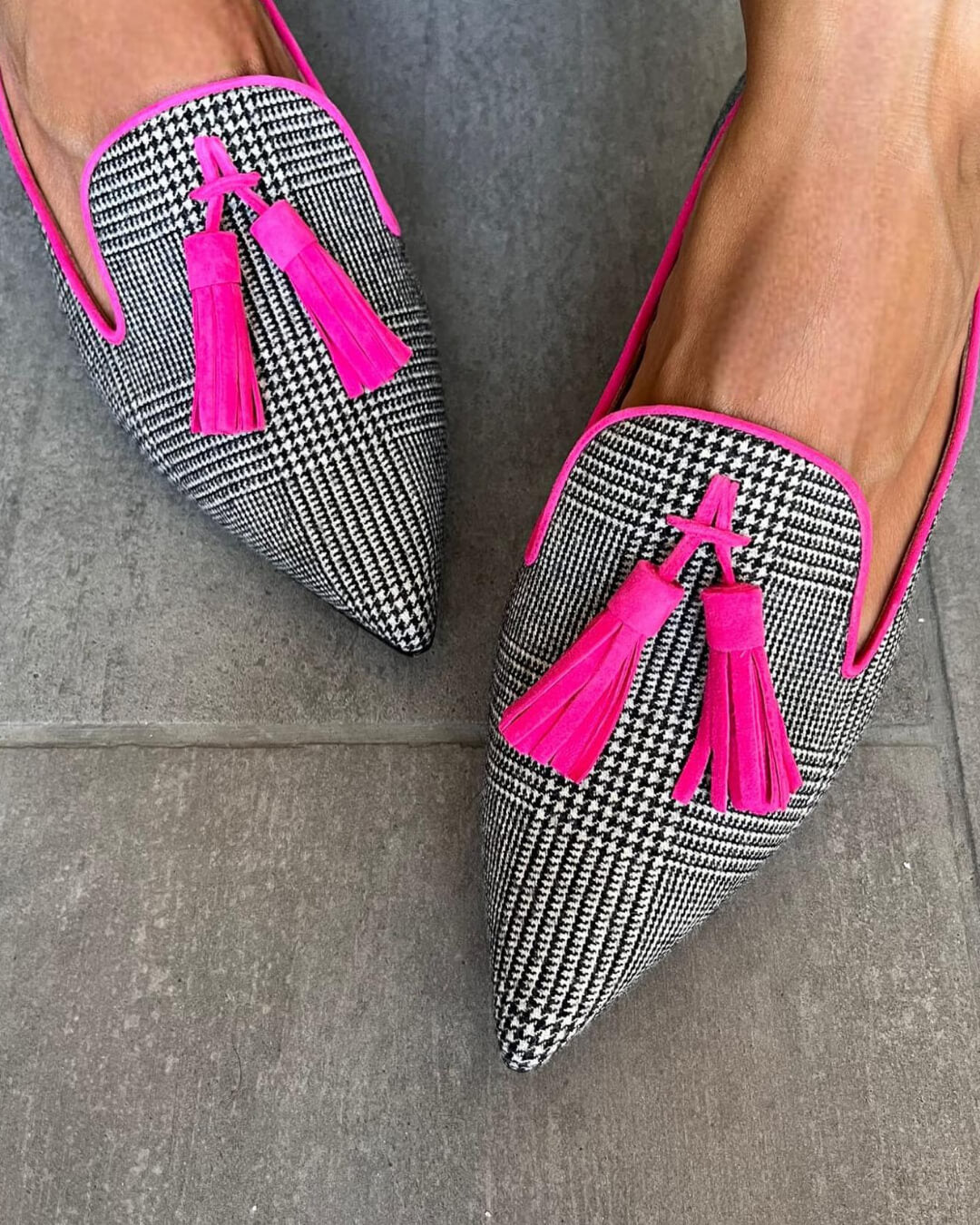MOCASSIN POINTU AVEC TASSELS FLUO