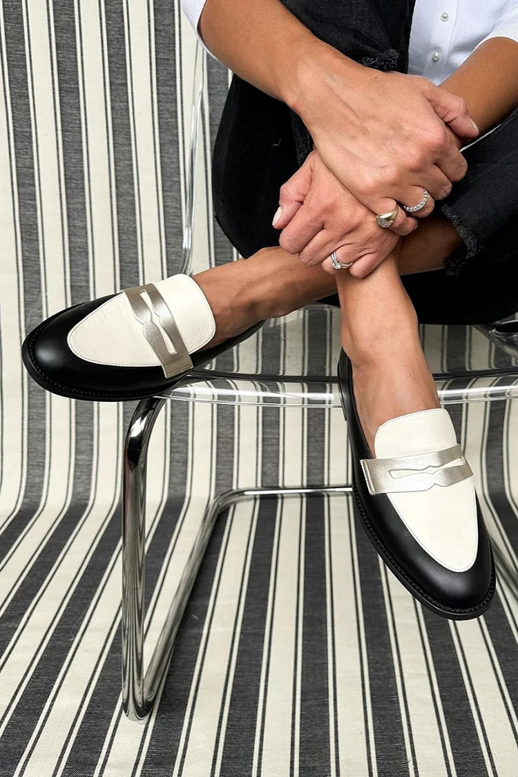 MOCASSINS BICOLOR AVEC DÉTAILS MÉTALLIQUES