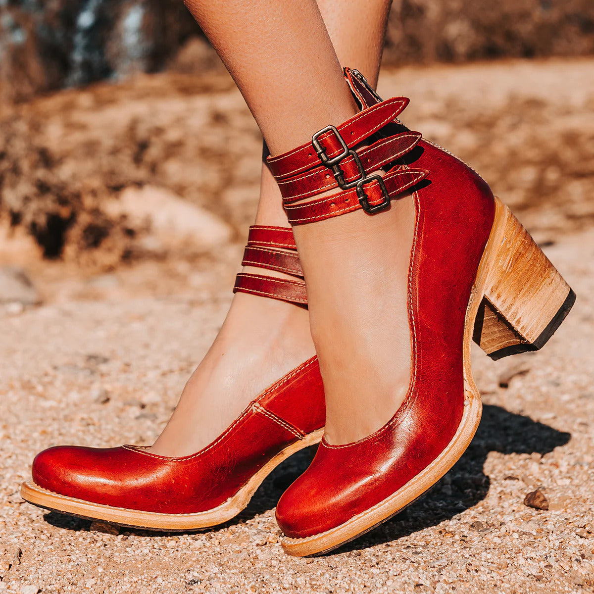 CHAUSSURES COURTES AVEC TALONS ET SANGLES