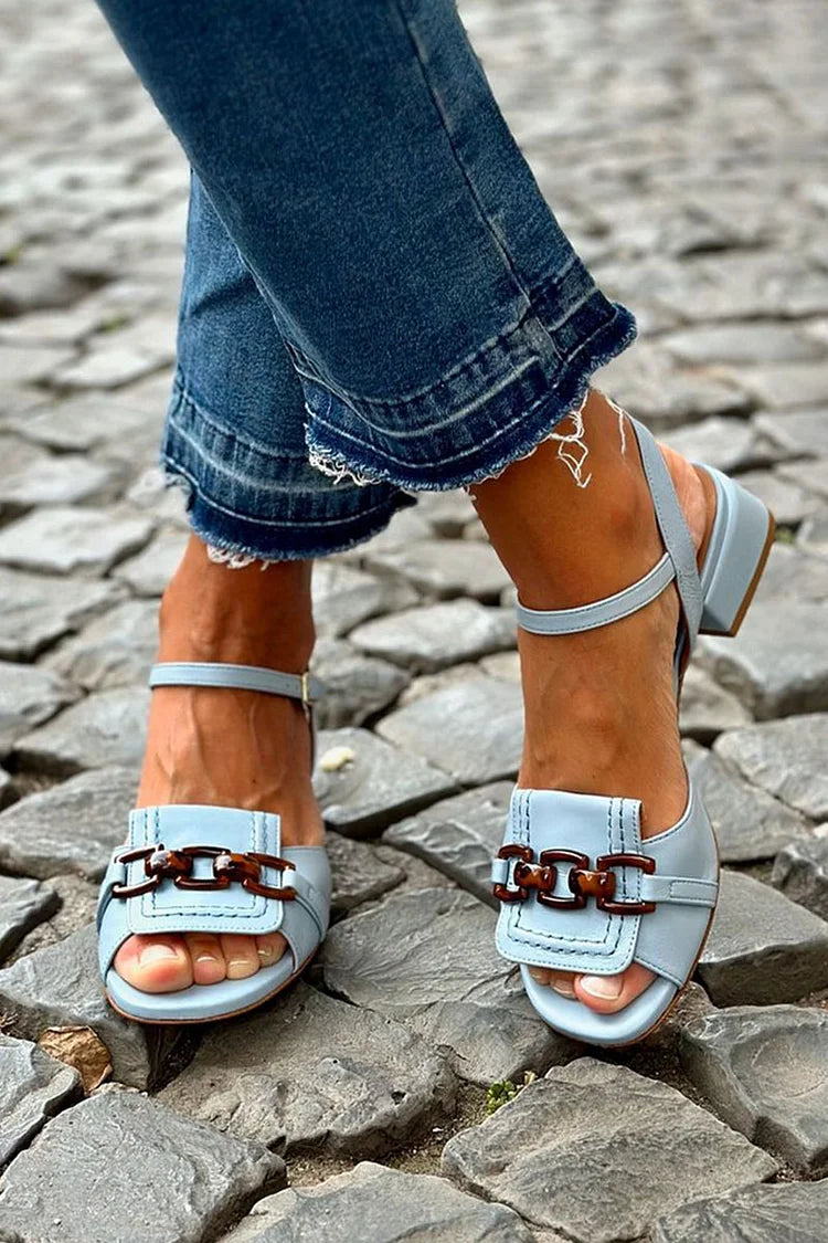 SANDALLES AVEC DÉTAIL CHAÎNE