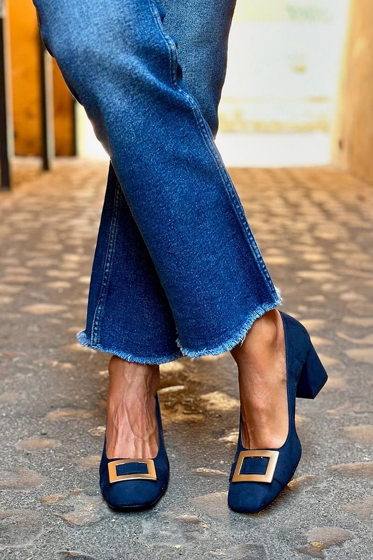 DECOLLETÉ AVEC BOUCLE ET TALON LARGE