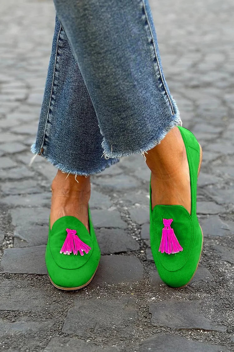 MOCASSIN VERT AVEC FRANGES FUCHSIA