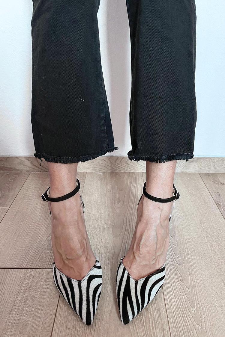 CHAUSSURES COURT AVEC IMPRIMÉ ZEBRE ET BRACELET CHEVILLE
