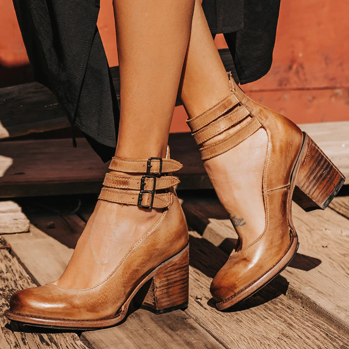 CHAUSSURES COURTES AVEC TALONS ET SANGLES