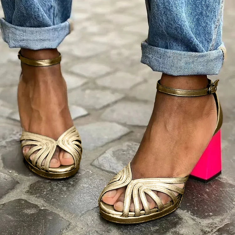 SANDALES AVEC TALON CONTRASTÉ