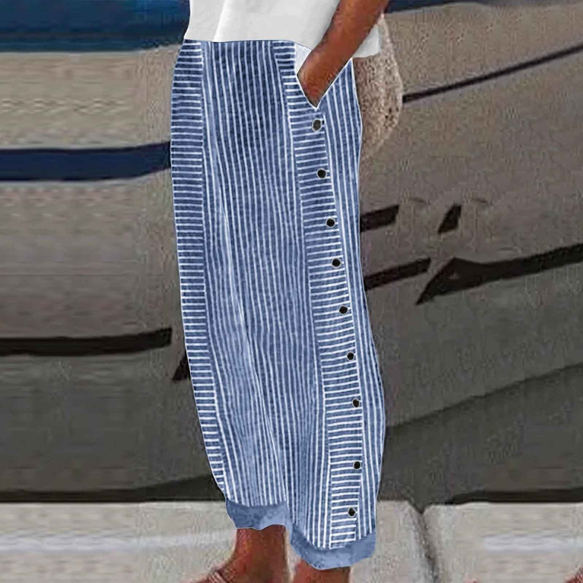 VIENNE – PANTALONS AVEC ACCENTS DE BOUTONS RAYÉS