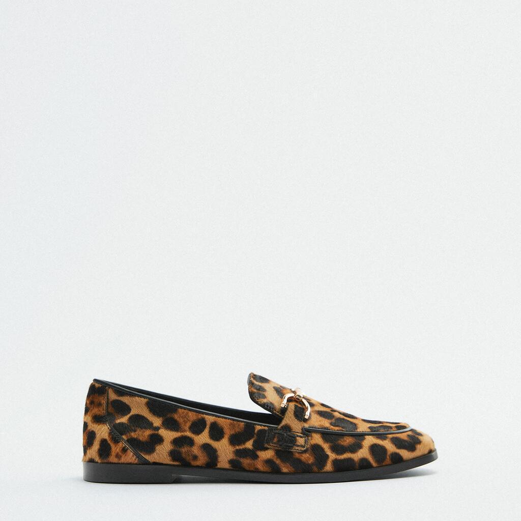 MOCASSINS AVEC IMPRIMÉ ANIMAL ET DÉTAILS MÉTALLIQUES