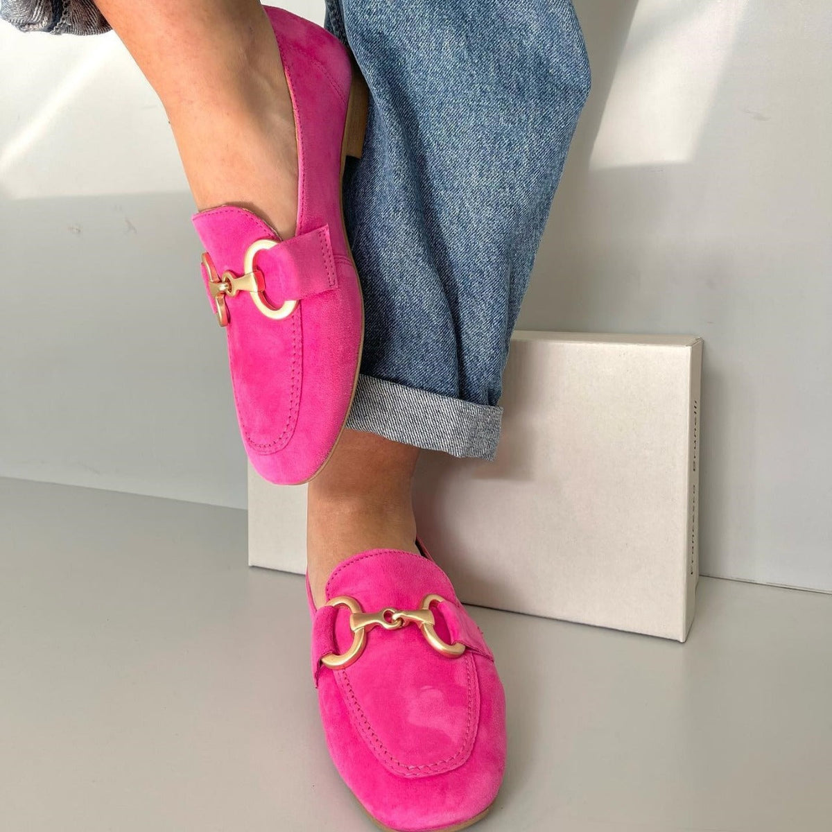 MOCASSINS CHICS AVEC DÉTAILS EN OR