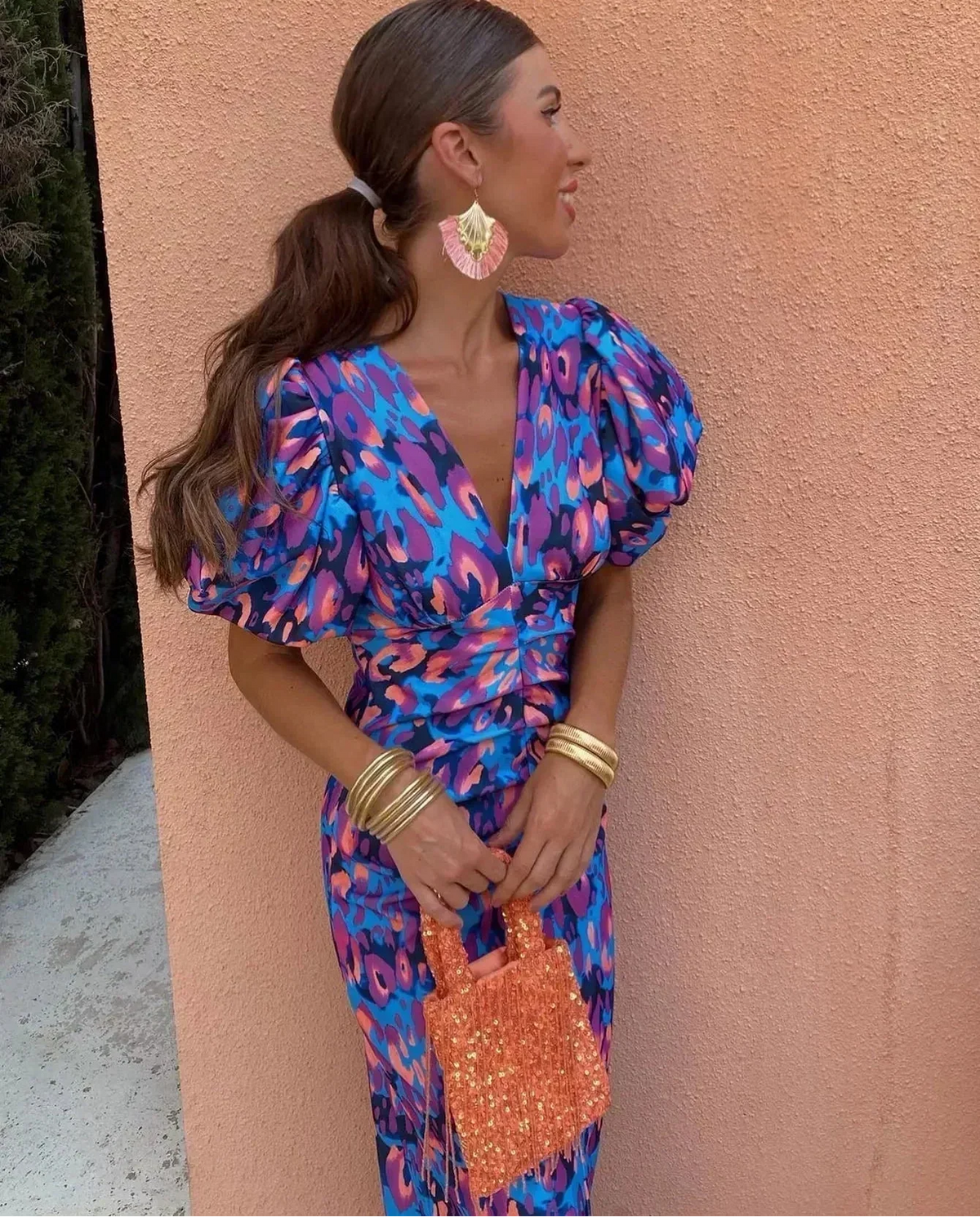 Loren - Robe Midi Vibrante avec Manches Bouffantes