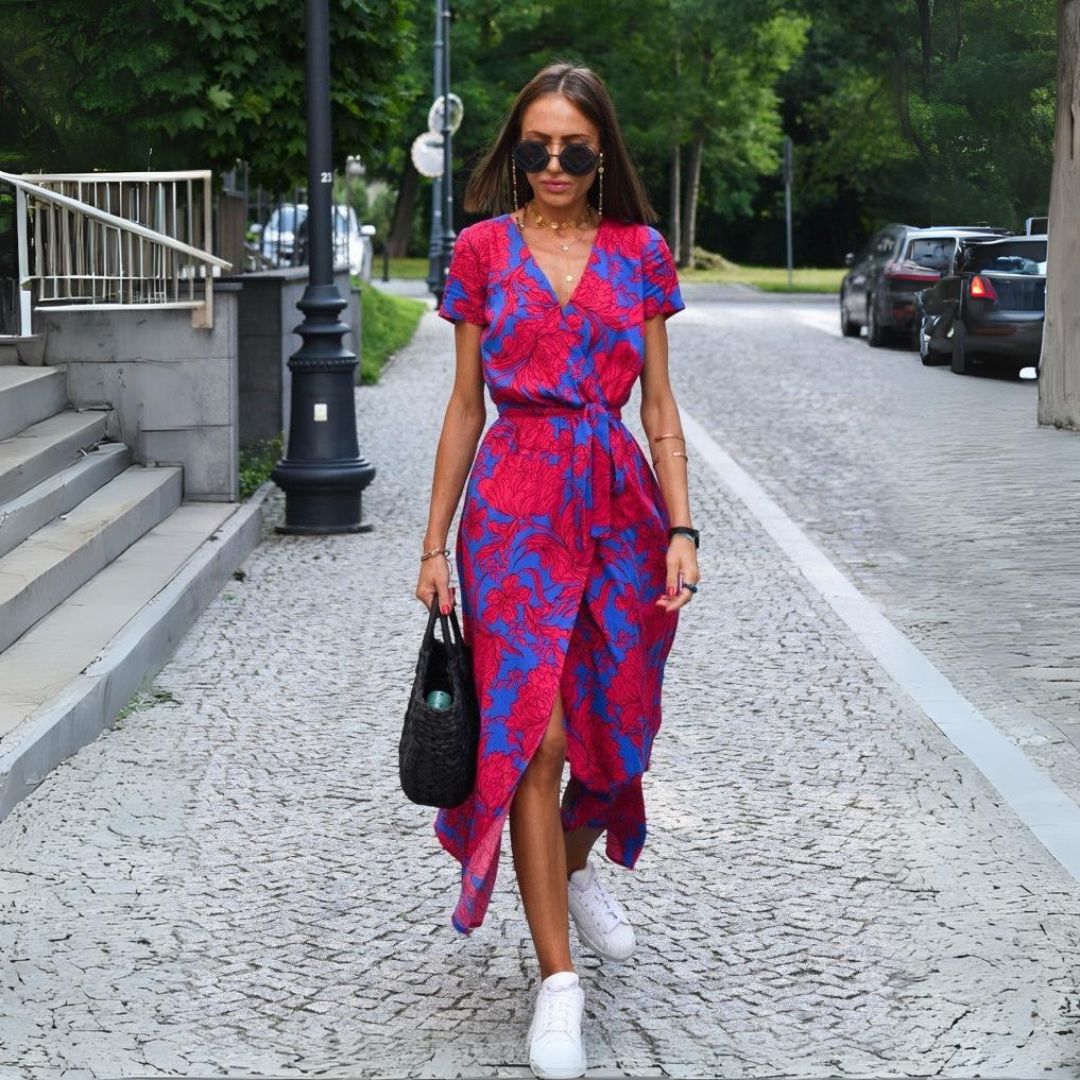 Tzahalit™ | Robe florale élégante à décolleté en V