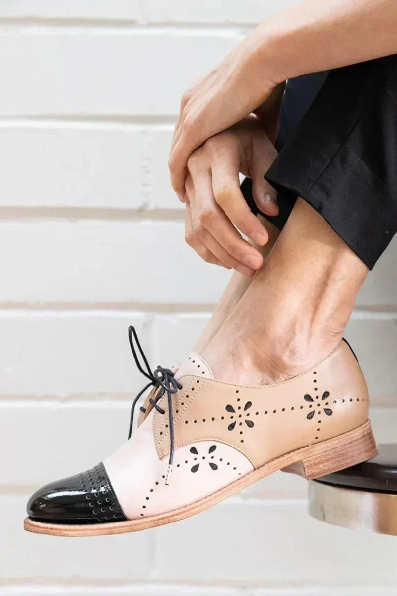 CHAUSSURES OXFORD BICOLOR AVEC DÉTAILS PERFORÉS